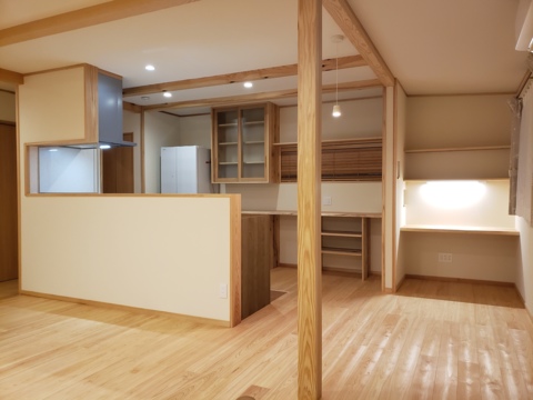 ヒノキ床で暮らす家