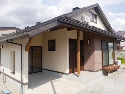 ゲストルームのある大屋根の家