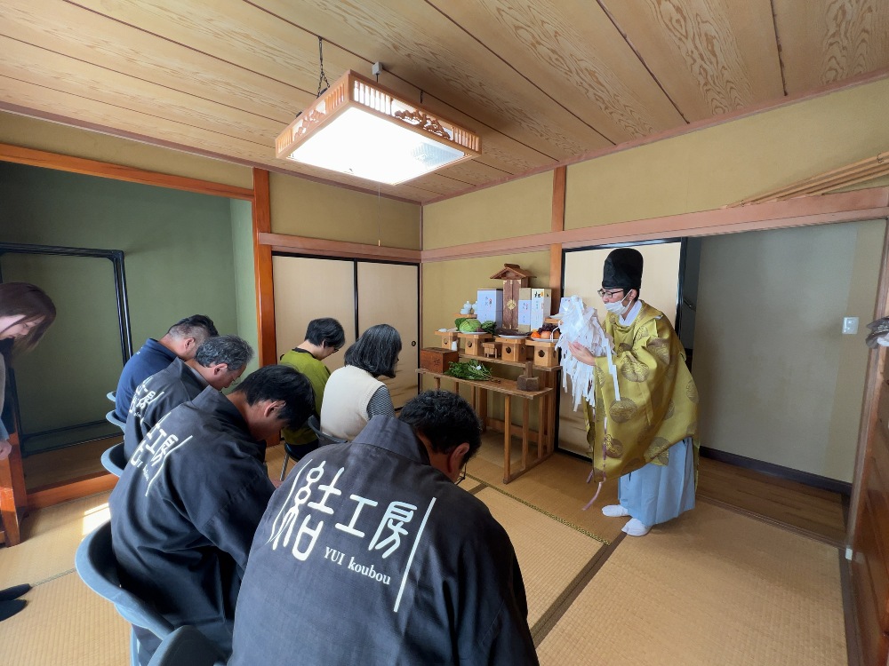 解体工事の安全祈願・地鎮祭を行いました。